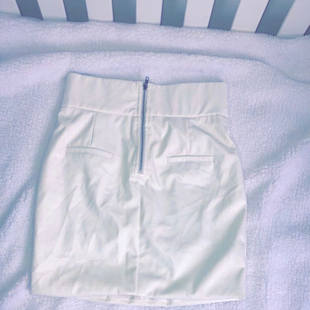 Cute white skirt